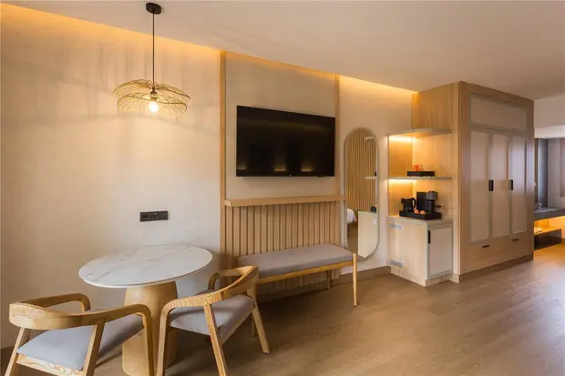 Radisson Resort & Residences, photograph 8 of 12